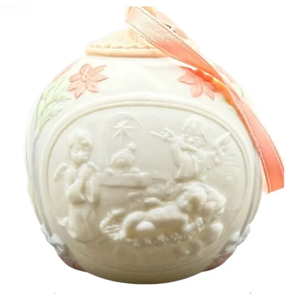 Lladró 1996 Annual Christmas Ball Porcelain Ornament .